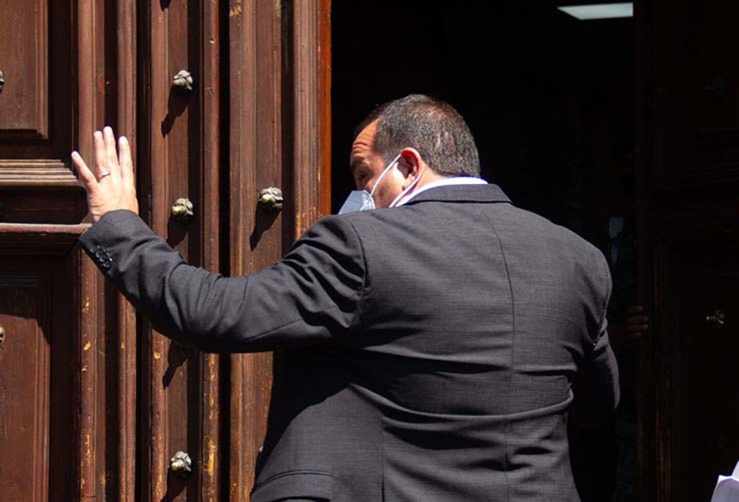 Cuauhtémoc Blanco Bravo, presidente Municipal de Cuernavaca  a su llegada a reunión en Palacio Nacional con Andrés Manuel López Obrador, presidente de México