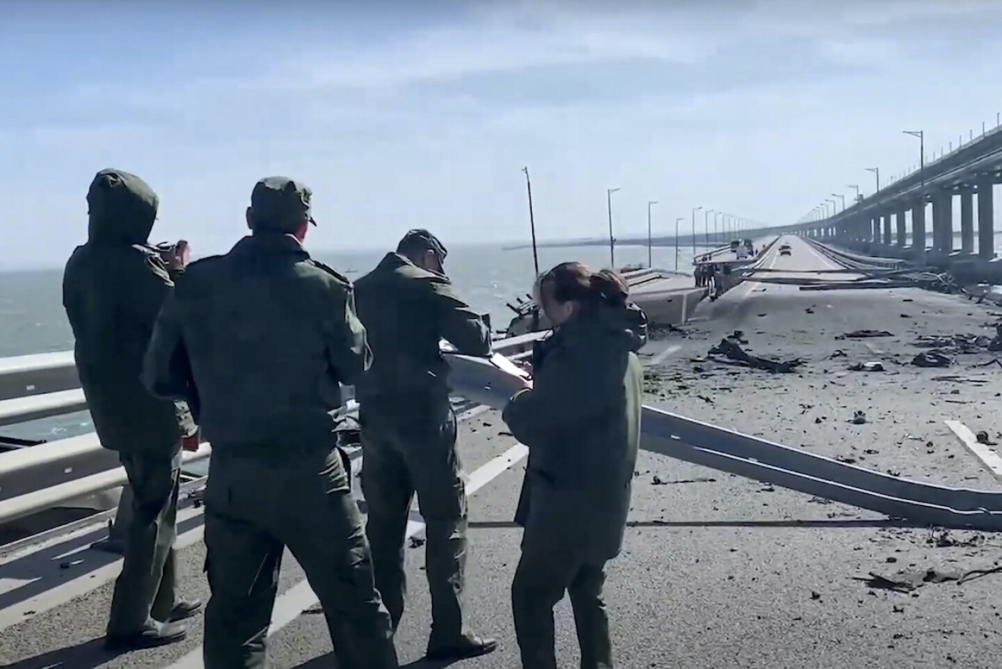 Al menos tres muertos en la explosiÛn en el puente de Crimea, dice Rusia