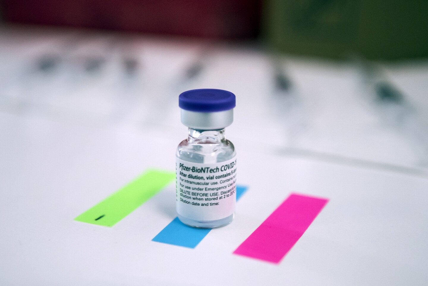 Expertos de EE.UU. respaldan la tercera dosis de Pfizer solo a mayores de 65 aÒos