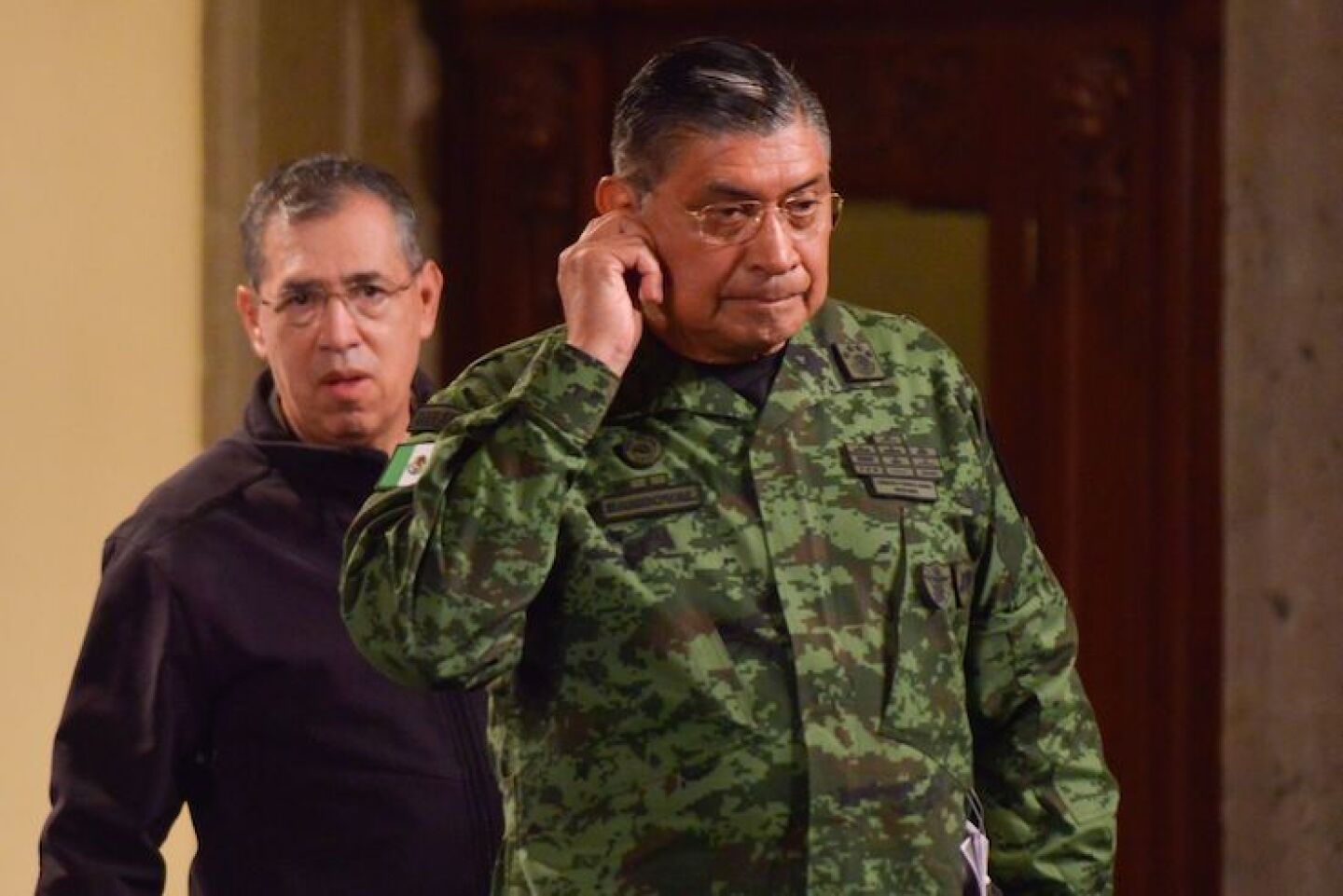 Luis Rodríguez Bucio, Comandante de la Guardia Nacional, y Luis Cresencio Sandoval, secretario de la Defensa Nacional, durante su llegada a la conferencia matutina realizada en Palacio Nacional.