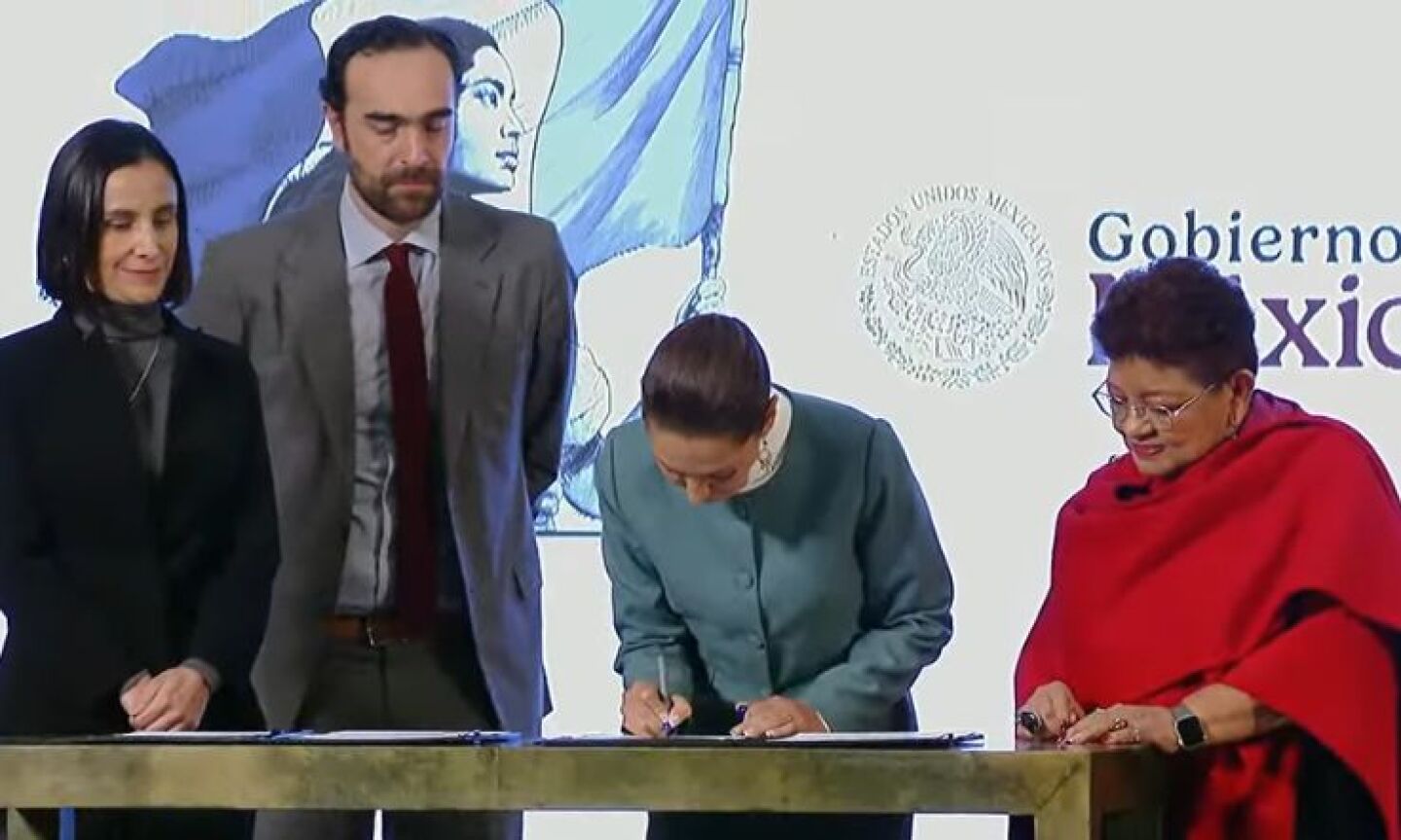 Firma reformas Sheinbaum