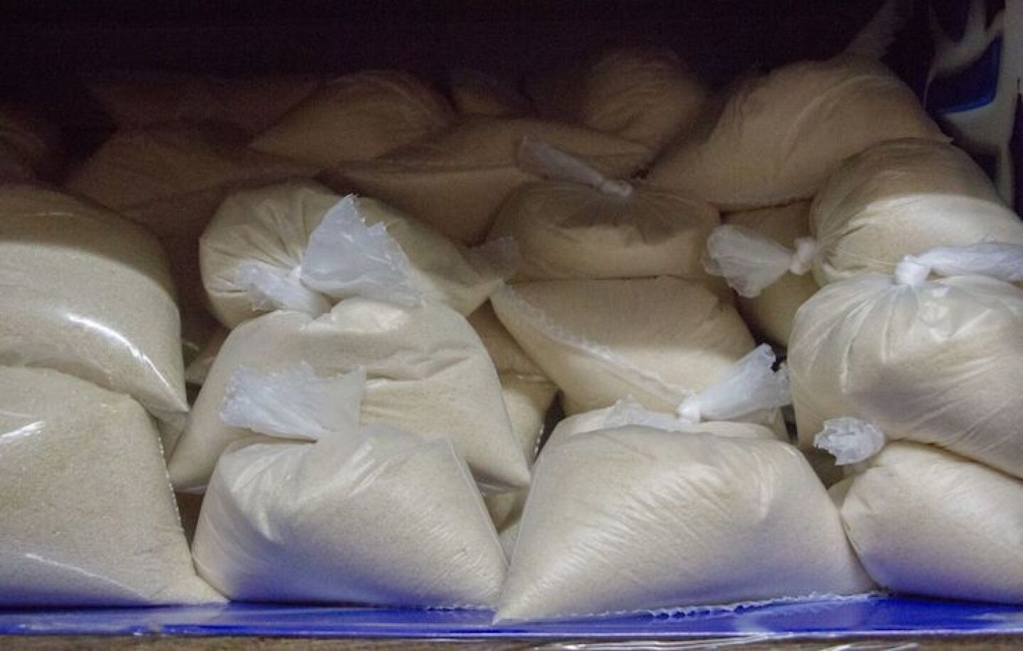 CIUDAD DE MÉXICO, 08OCTUBRE2018.- La semana pasada se anunciaba el aumento al preecio del azucar refinada, y el precio sigue siendo de 20 pesos por kilo.
FOTO: VICTORIA VALTIERRA / CUARTOSCURO.COM