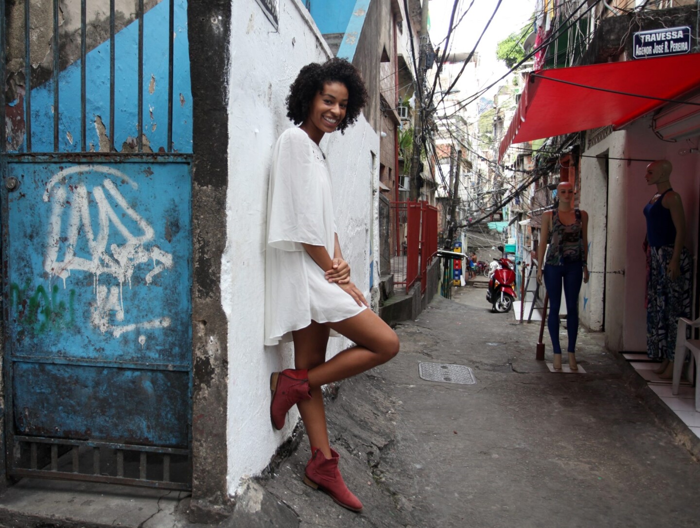 NUEVA REINA DE RÍO DE JANEIRO DEFIENDE NEGRITUD Y VIDA EN FAVEL