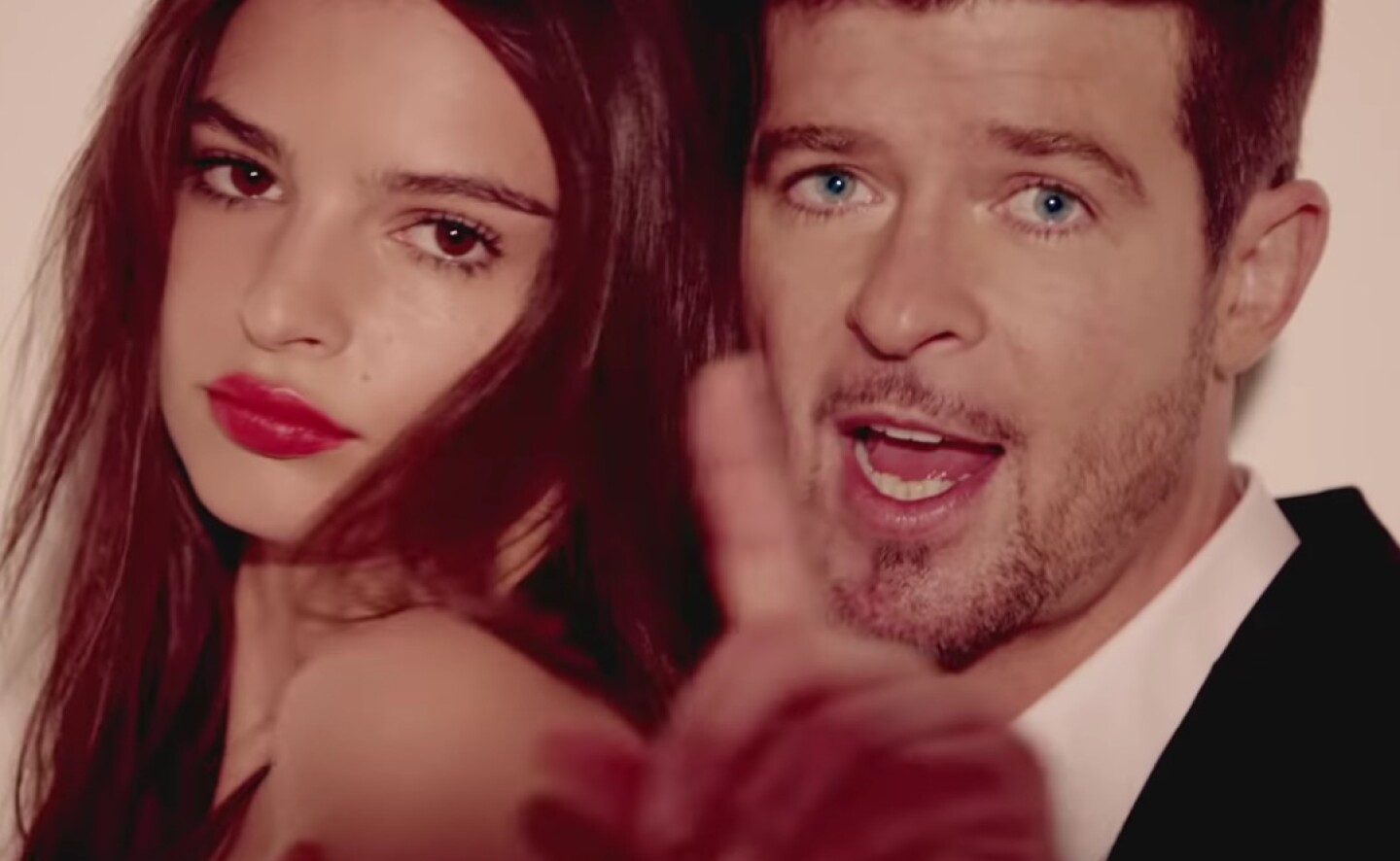 robin_thicke_blurred_lines_emily_ratajkowski_machismo