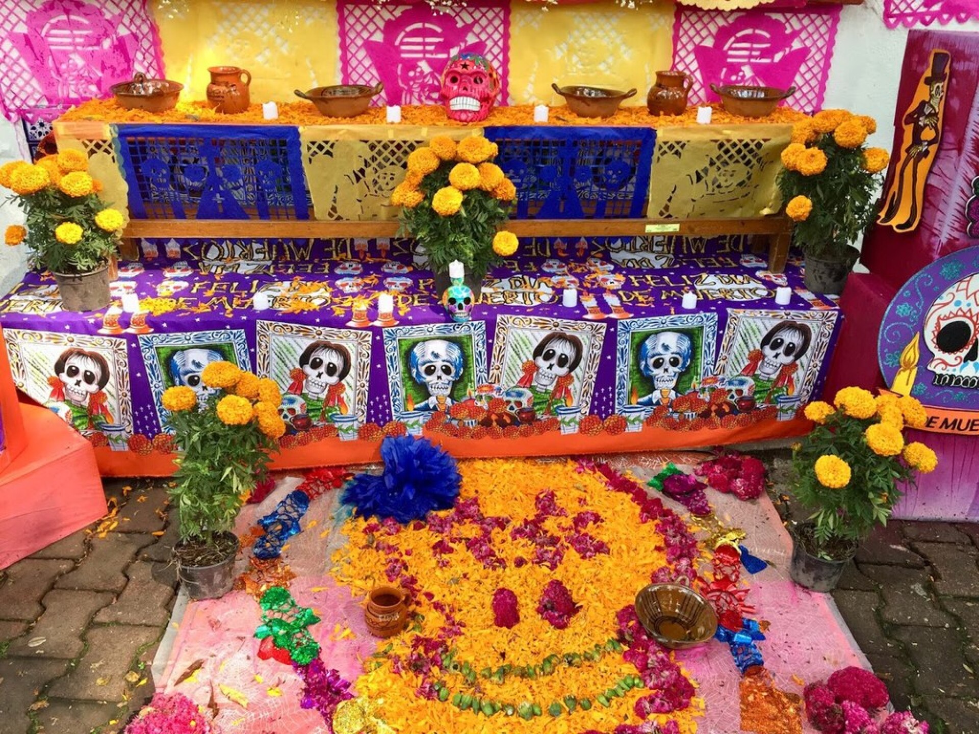 1024px-ALTAR_DEL_DIA_DE_MUERTOS