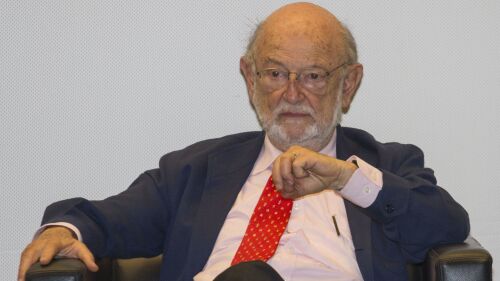 MÉXICO, D.F., 05JUNIO2014.-  José Sarukhán Kermez, coordinador de la Comisión Nacional para el Uso y Conocimiento de la Biodiversidad, durante el foro "Libros verdes: cómo reducir el impactoambiental de la edición", en el marco del Día Mundial del Medio Ambiente. FOTO: ISAAC ESQUIVEL /CUARTOSCURO.COM