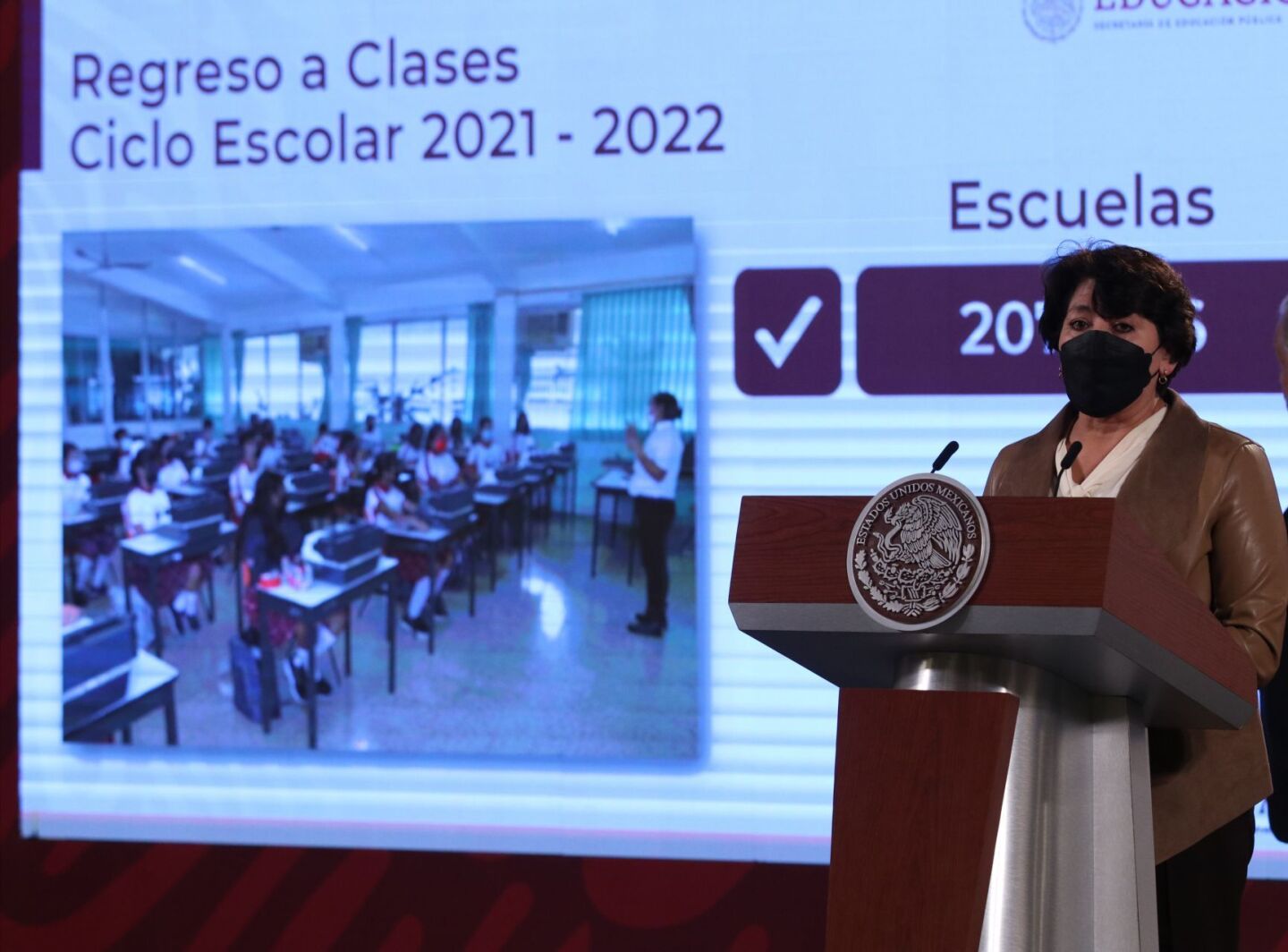 Delfina Gómez Álvarez, secretaria de Educación Pública durante conferencia matutina dedicada al tema de salud.