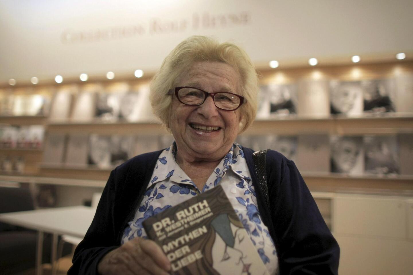 Muere en EEUU la terapeuta y educadora sexual Ruth Westheimer, la 'Dra Ruth'