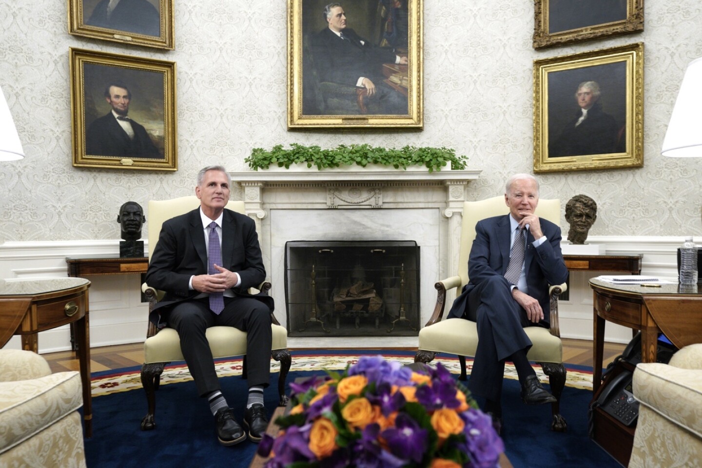 Biden y McCarthy mantienen reuniÛn "productiva" sobre el techo de deuda pero sin acuerdo