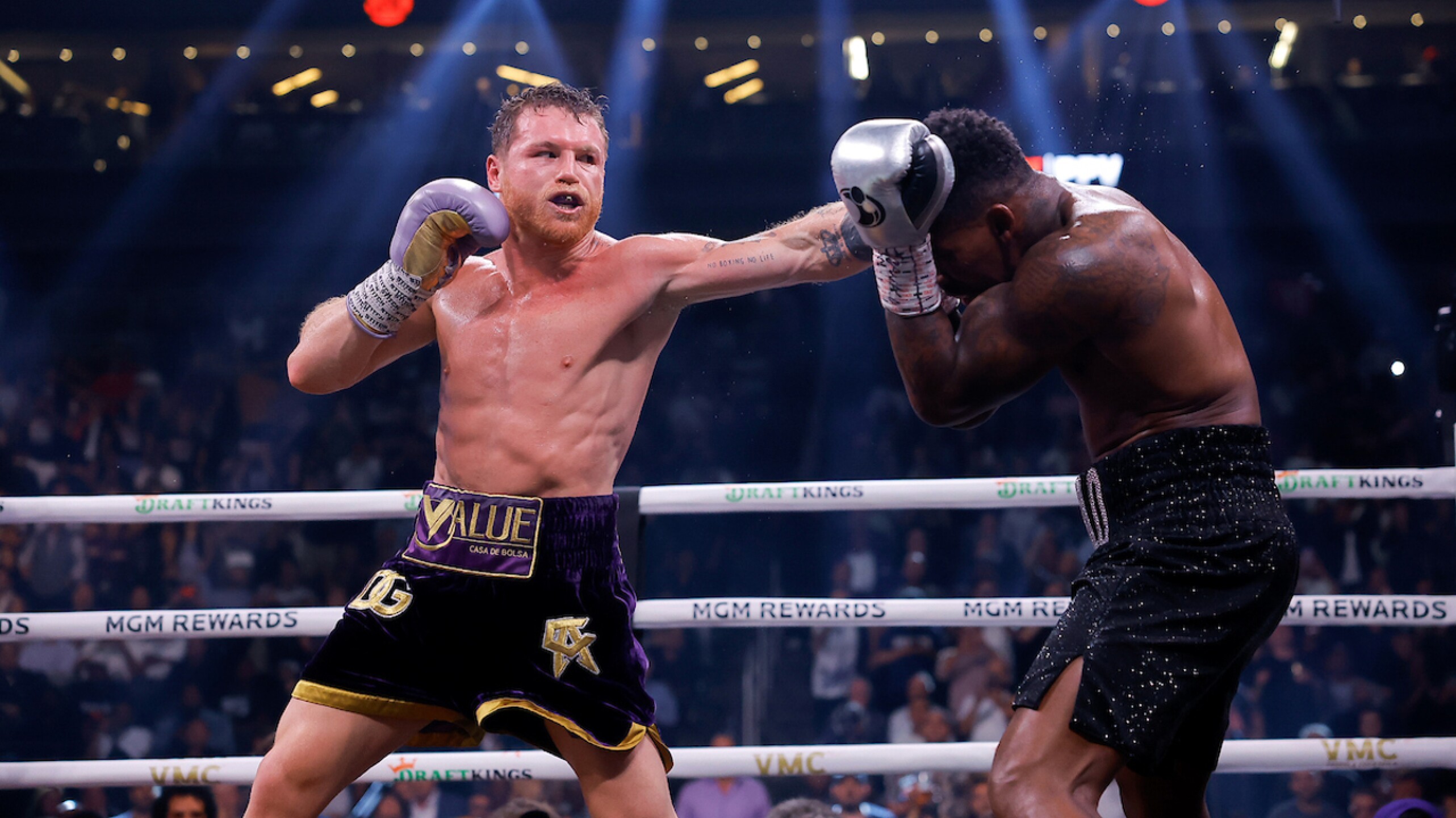canelo-alvarez-vence-a-jermell-charlo