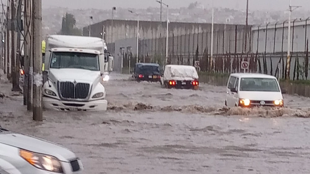 inundación vía José López Portillo