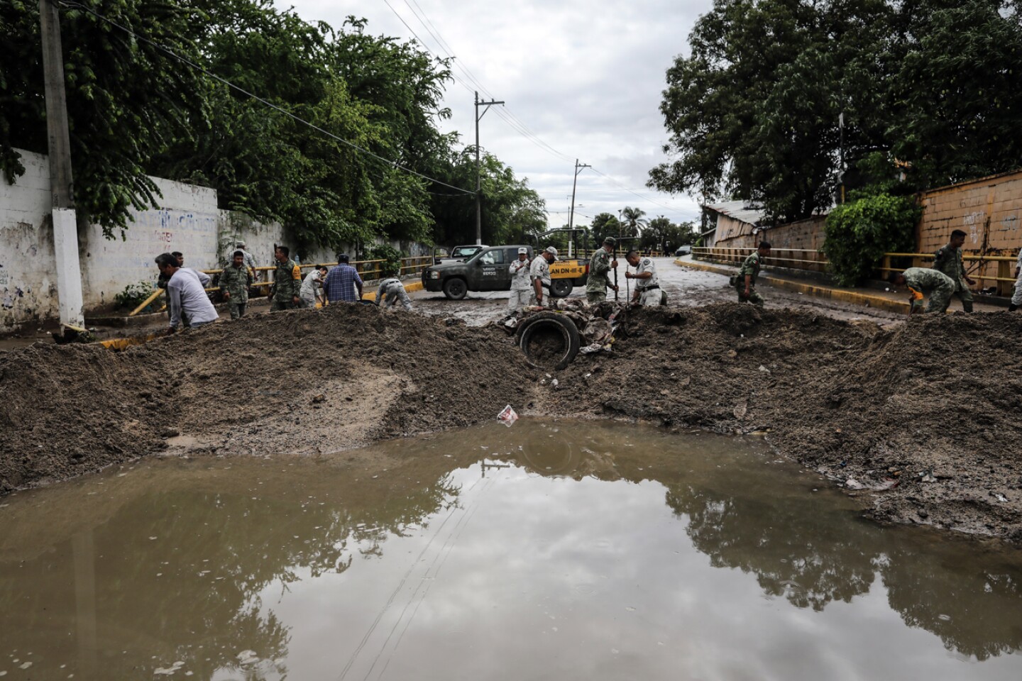 El huracán Blas causa lluvias "torrenciales" en el occidente de México