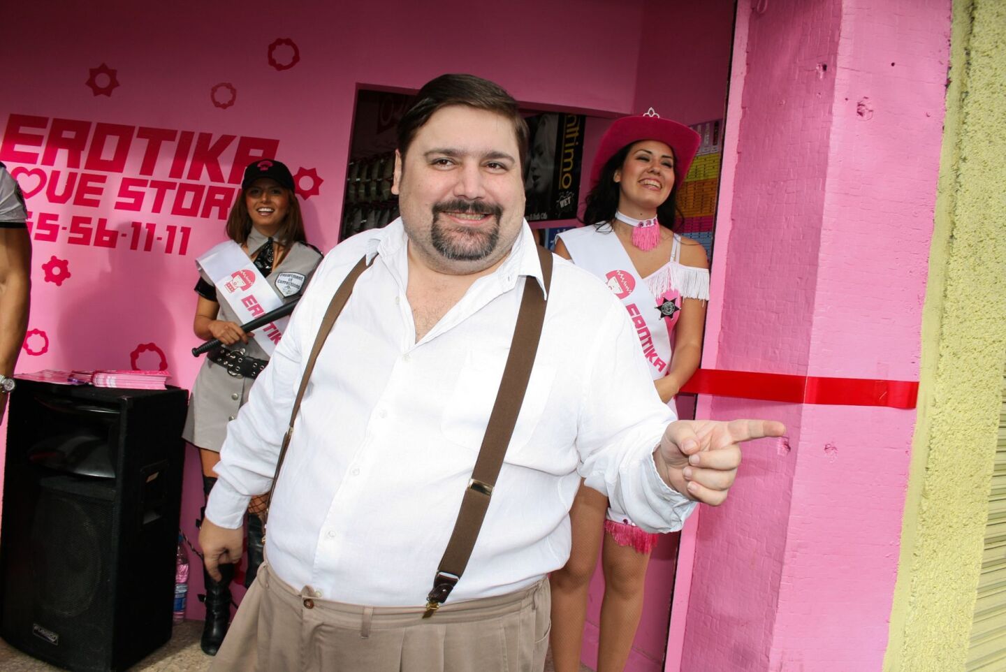 MÉXICO, D.F., 17OCTUBRE2008.- Francisco Solis Peon (Pancho Cachondo,) durante la inauguración de una tiende sexshop en la avenida Camarones en la colonia ClaveriaFOTO: RICARDO CASTELAN/CUARTOSCURO.COM