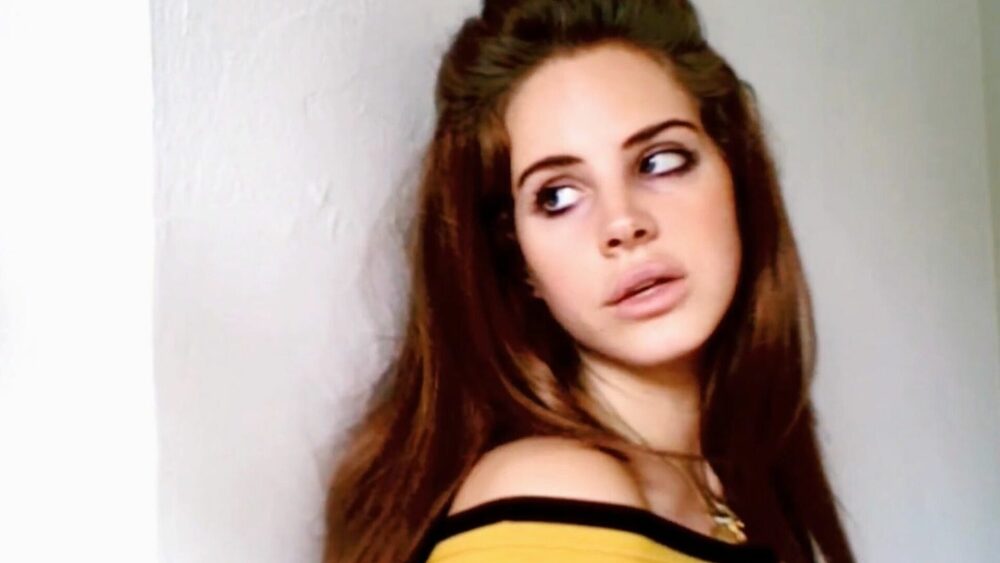 Lana-Del-Rey-en-el-video-de-Video-Games