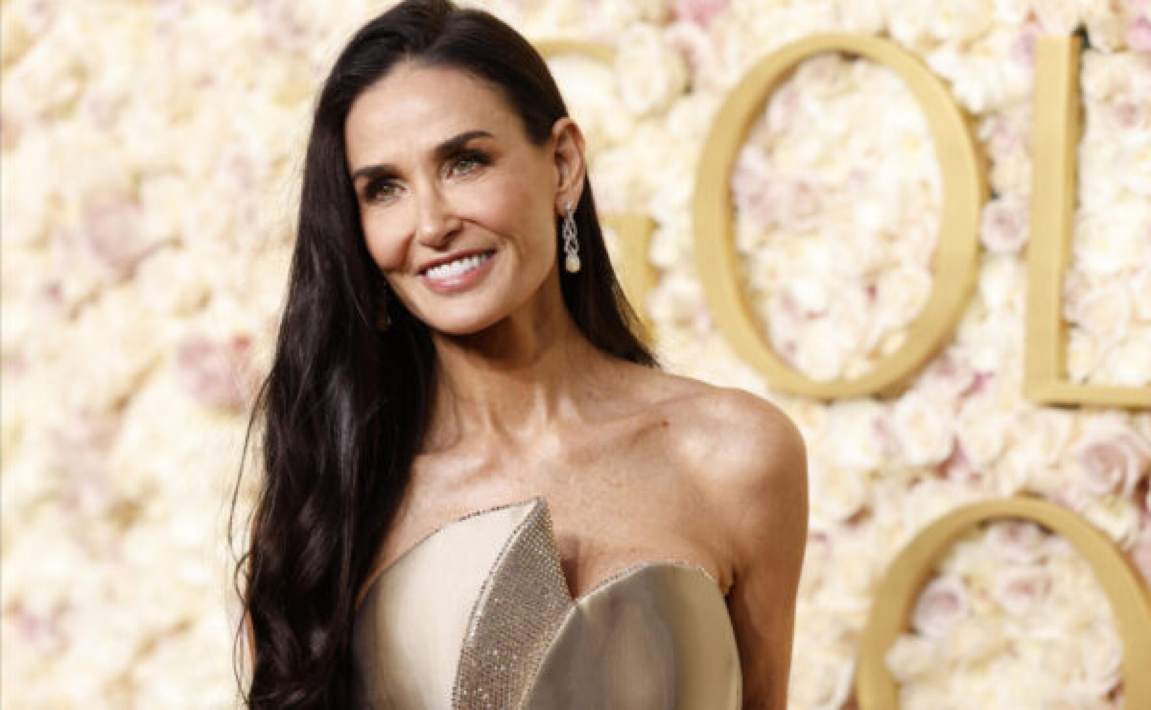 demi-moore-golden-globes-2025-efe-600x370