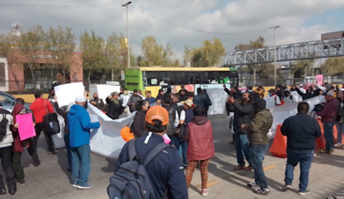 bloqueo-en-circuito-interior-protestan-por-creditos-del-issste