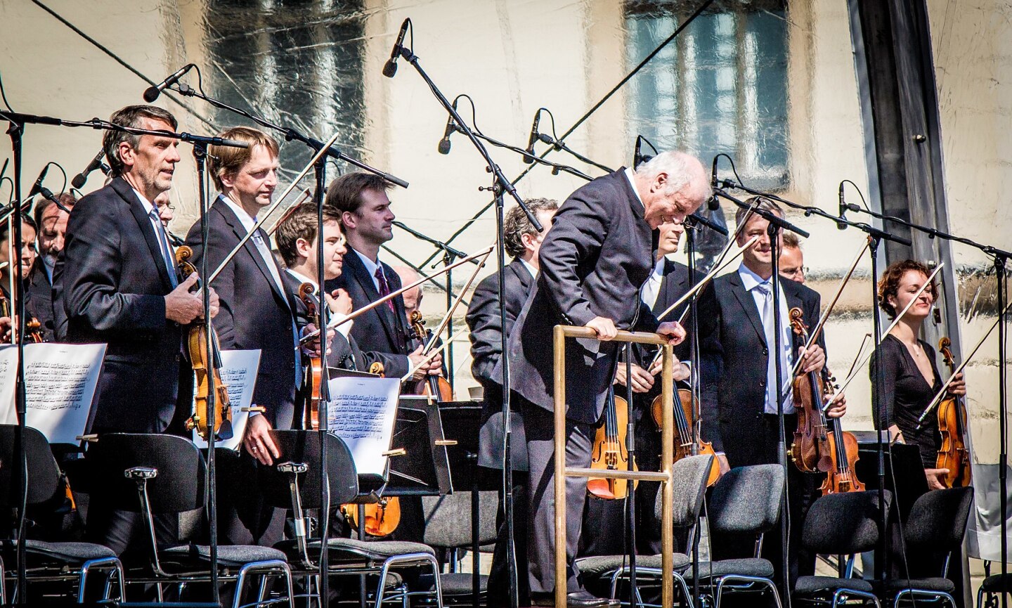 1797px-Daniel_Barenboim_@_Staatsoper_für_alle_2014_-_Verabschiedung
