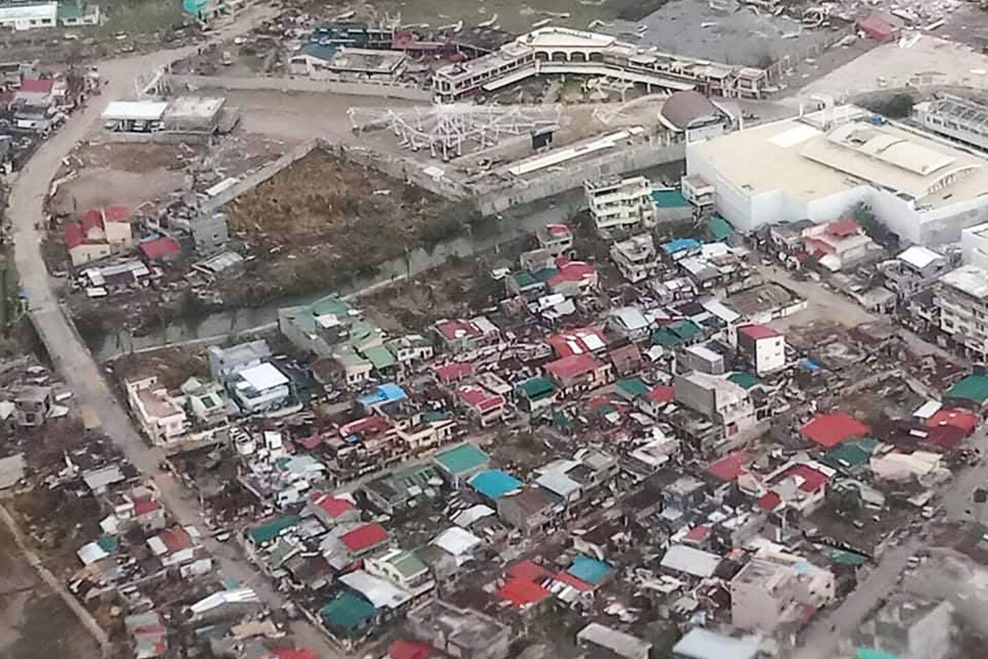 Tifón Goni deja 20 personas muertas en Filipinas