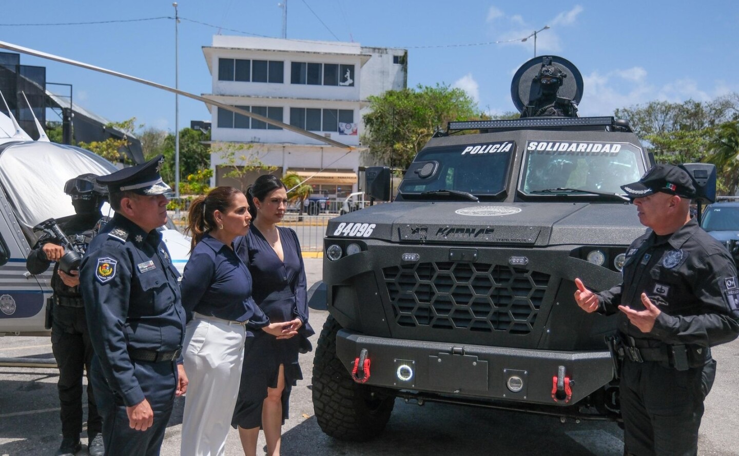 Mara-Lezama-entrega-vehiculos-policiales1.jpg