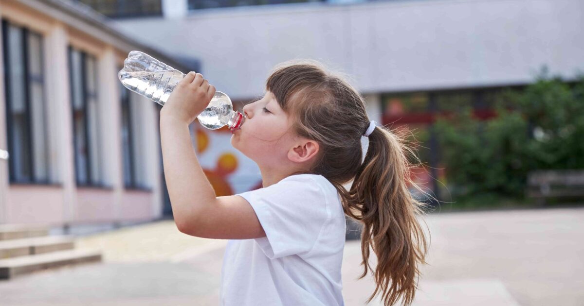 La jarra del buen beber para niños: ¿Qué es y cómo utilizarla?