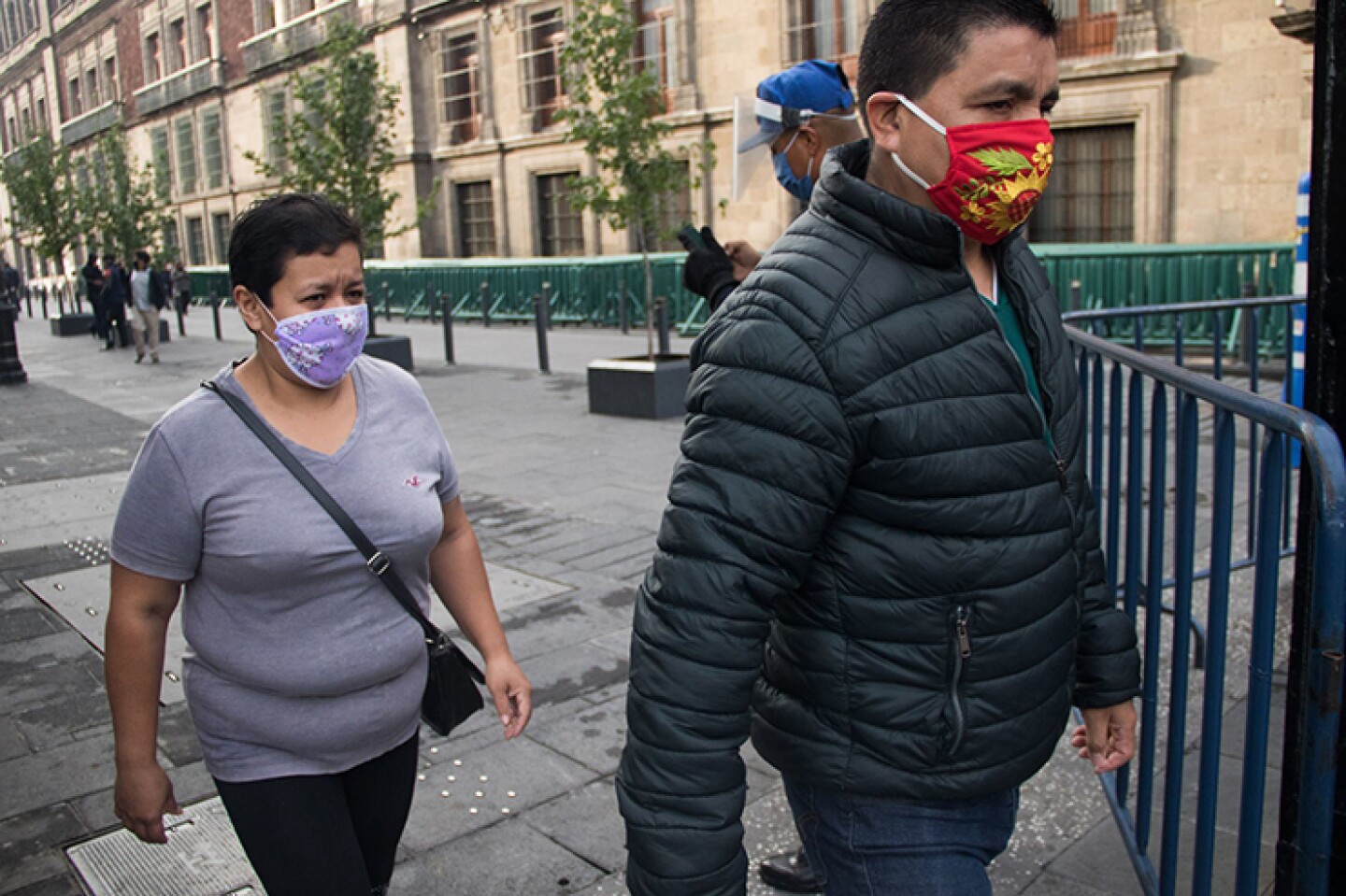 Acceso restringido al primer cuadro de la Ciudad de México. Cerradas, solo personal autorizado las calles de Corregidora y Moneda. Las estaciones del metro Zócalo y Allende, para evitar aglomeraciones importantes de personas.