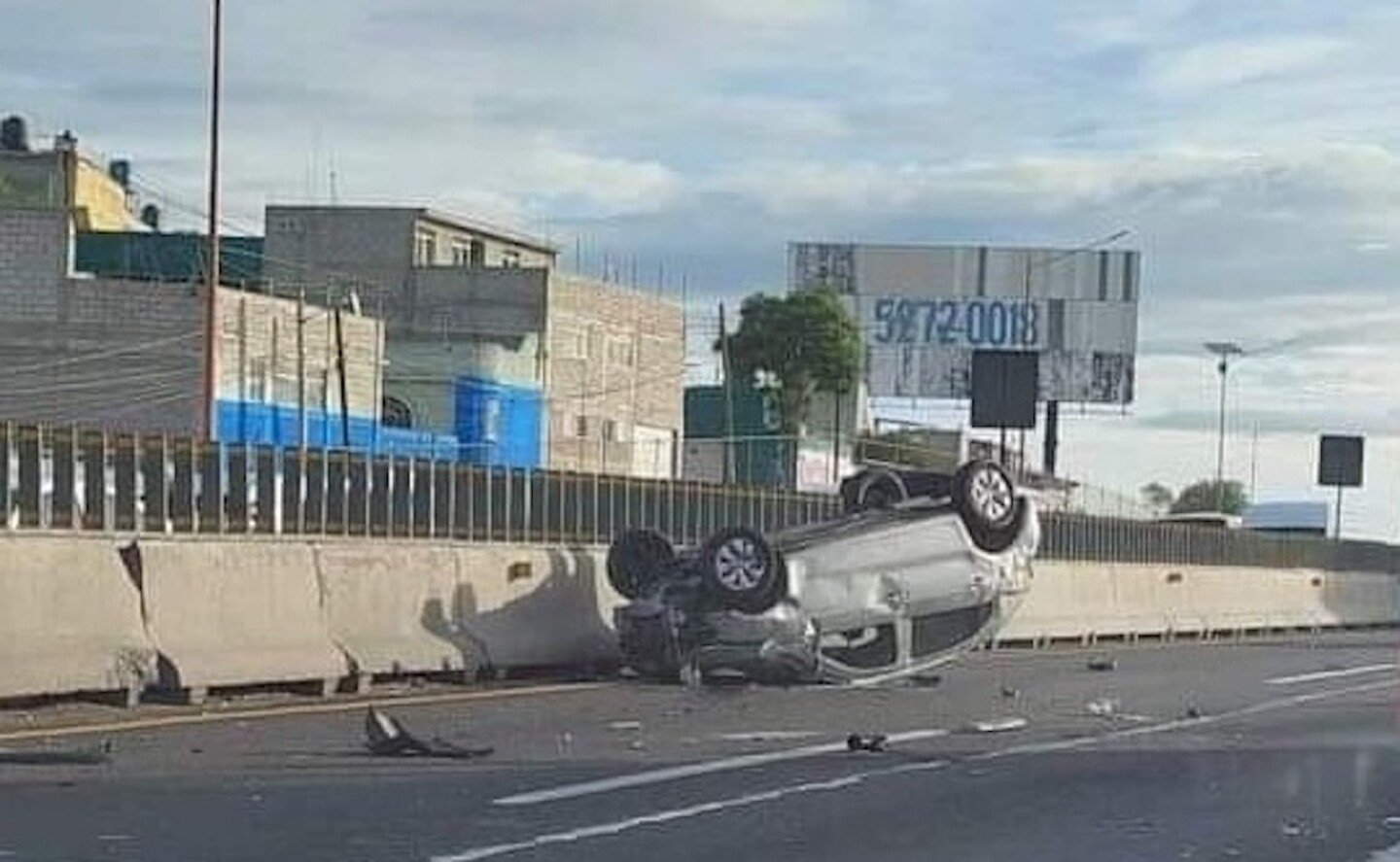 accidente-mexico-pachuca-auto-vuelca-en-ecatepec-edomex