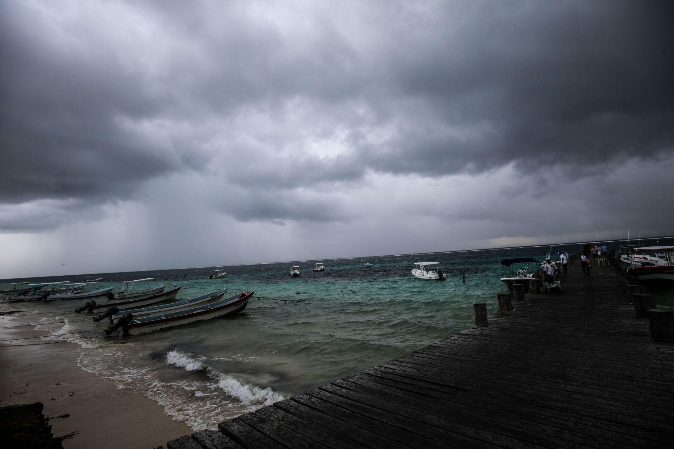PUERTO MORELOS, QUINTANA ROO, 12FEBRERO2019.-  Un frente frio afecta las costas del estado provocando lluvias en el estado.FOTO: ELIZABETH RUIZ /CUARTOSCURO.COM