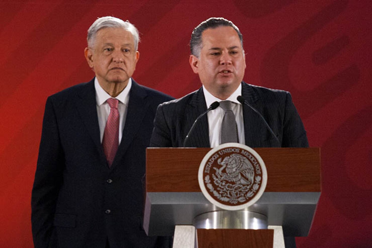 CIUDAD DE MÉXICO, 14MARZO2019.- Andrés Manuel López Obrador, presidente de México, y Santiago Nieto, titular de la Unidad de Inteligencia Financiera de la Secretaria de Hacienda, durante la conferencia matutina para informar sobre denuncias de campañ