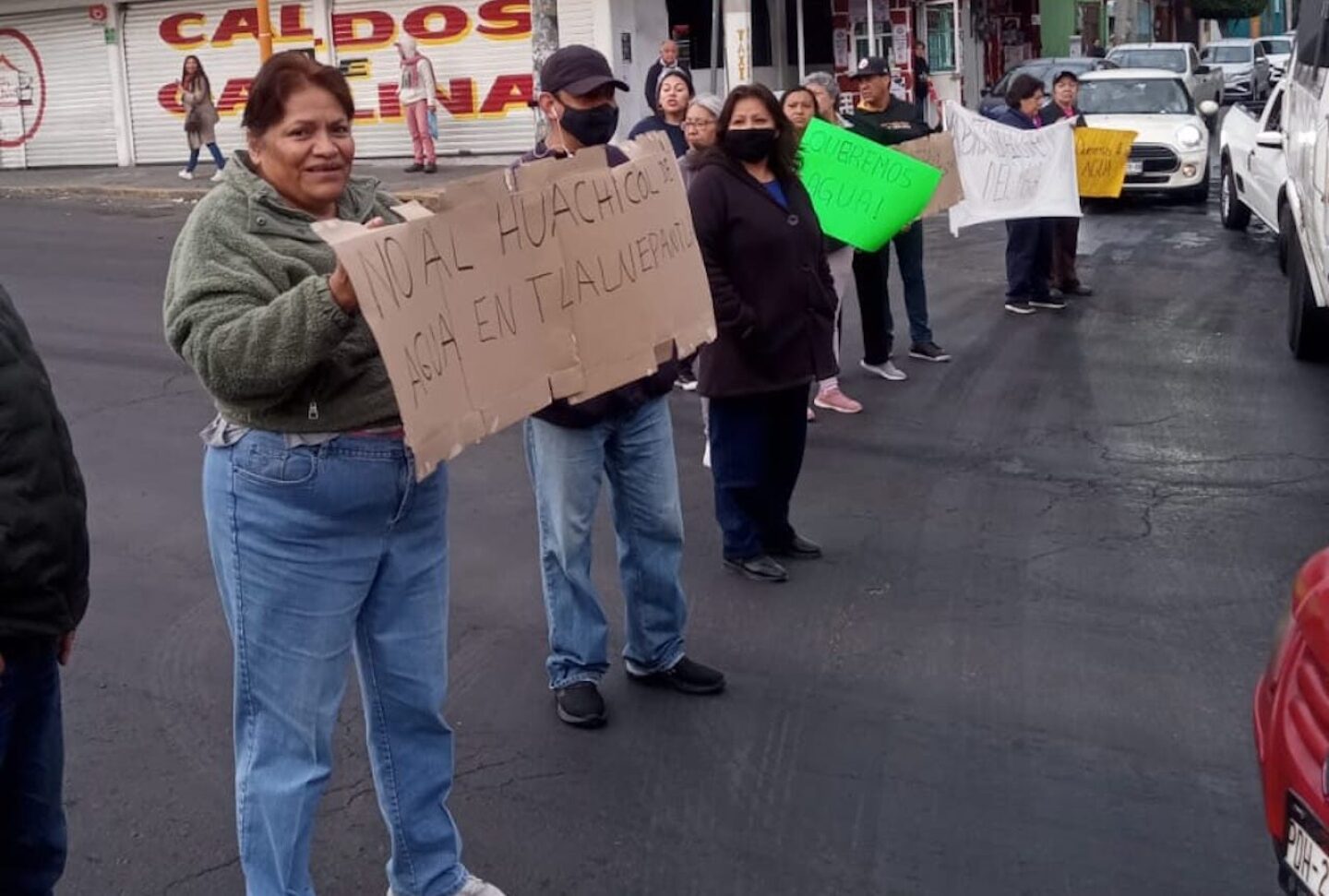 bloqueo-en-via-gustavo-baz-vecinos-exigen-agua-en-tlalnepantla
