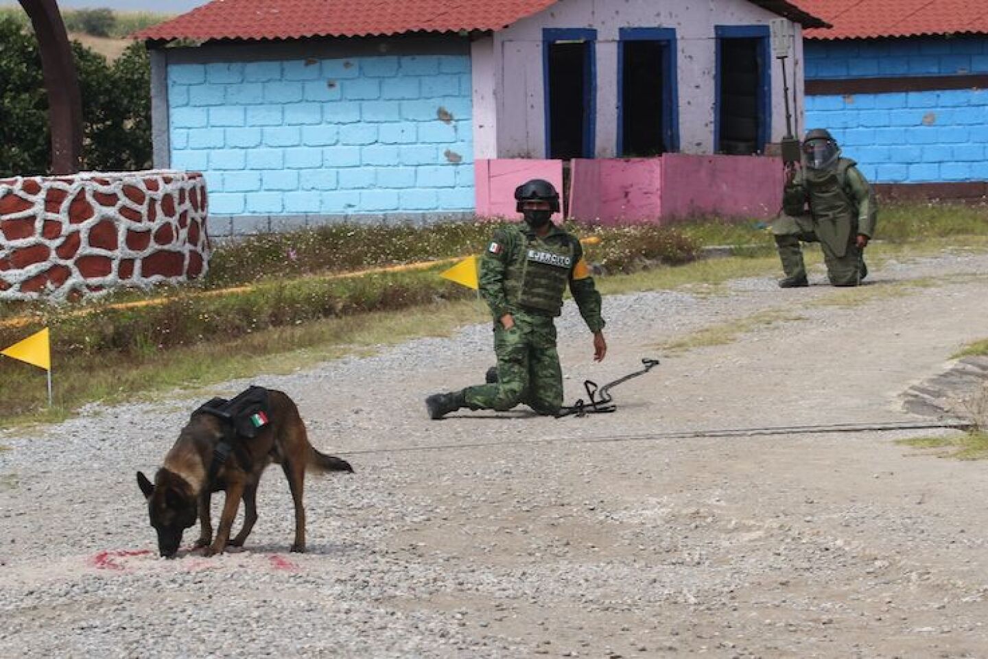 Durante 7 semanas oficiales del ejército mexicano se certificaron en el Curso Contra Explosivos Improvisados en la Base Militar San Miguel