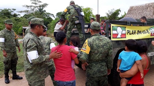 COSOLEACAQUE, VERACRUZ, , 17OCTUBRE2018.- Debido a las fuertes lluvias, con motivo del frente frio número 6, soldados del tercer batallón de infantería aplicaron el Plan DN-III-E. El ejército Mexicano se encuentra realizando labores de auxilio a la po