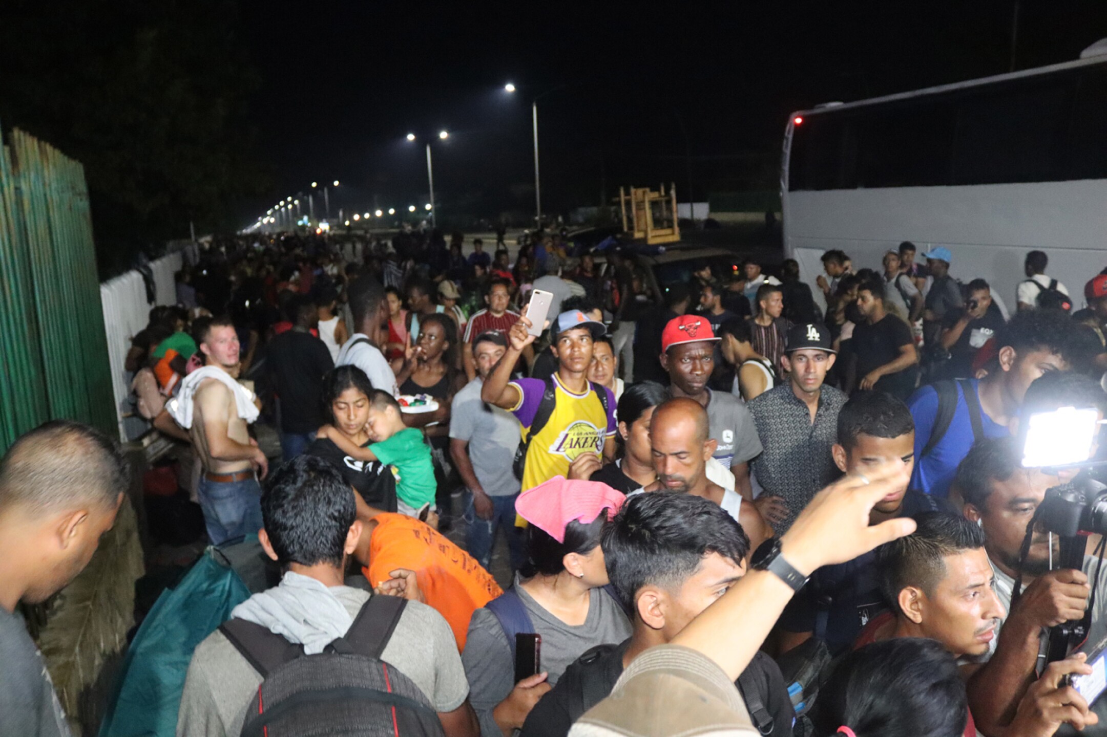 migrantes-varados-protesta-suspension-de-permisos-