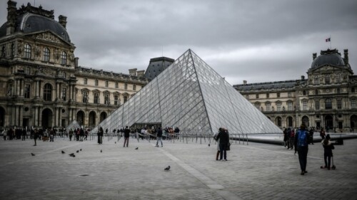 ejecentral_museo_Louvre_francia