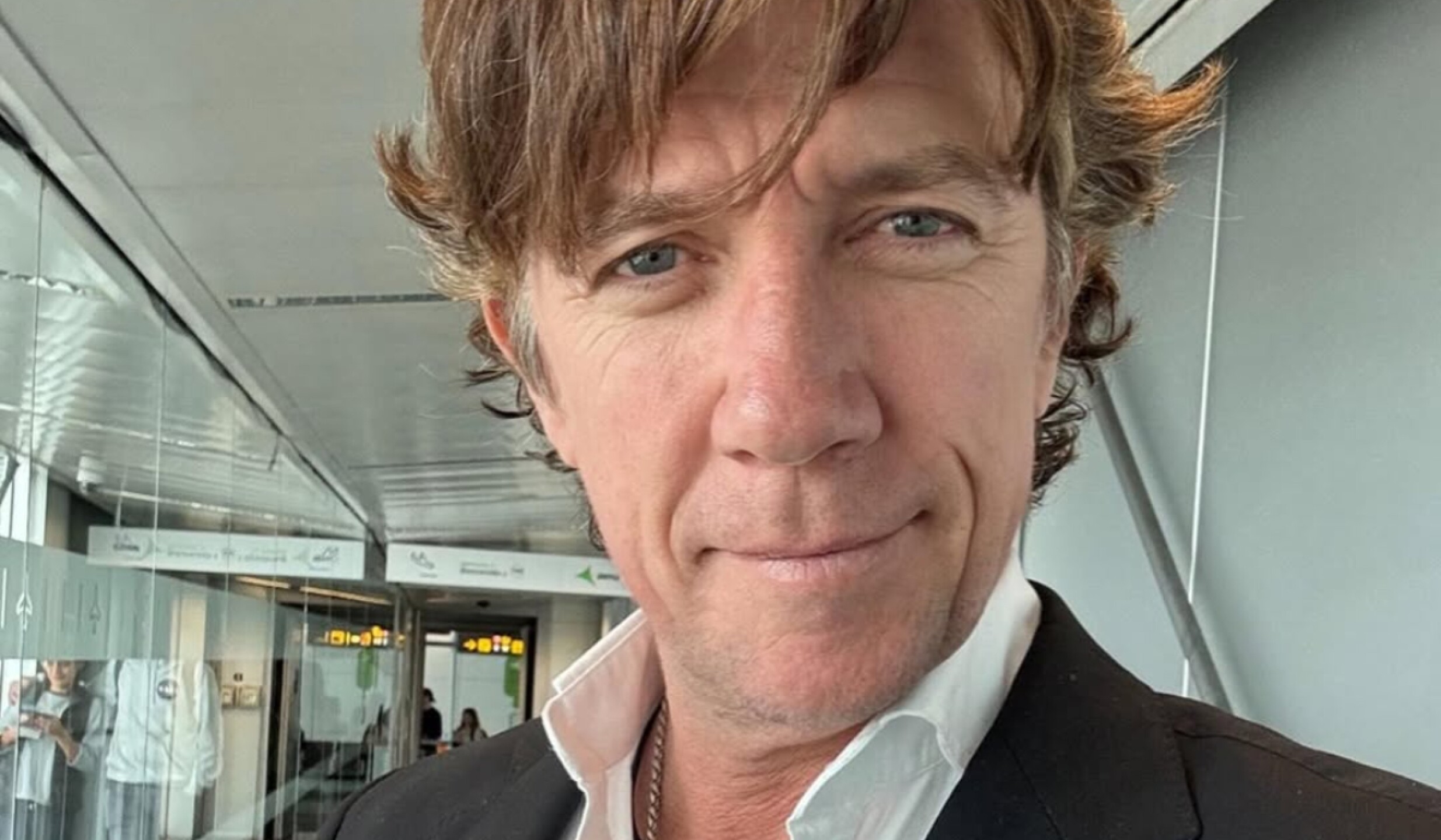 paulina-rubio-colate-custodia (1).jpg