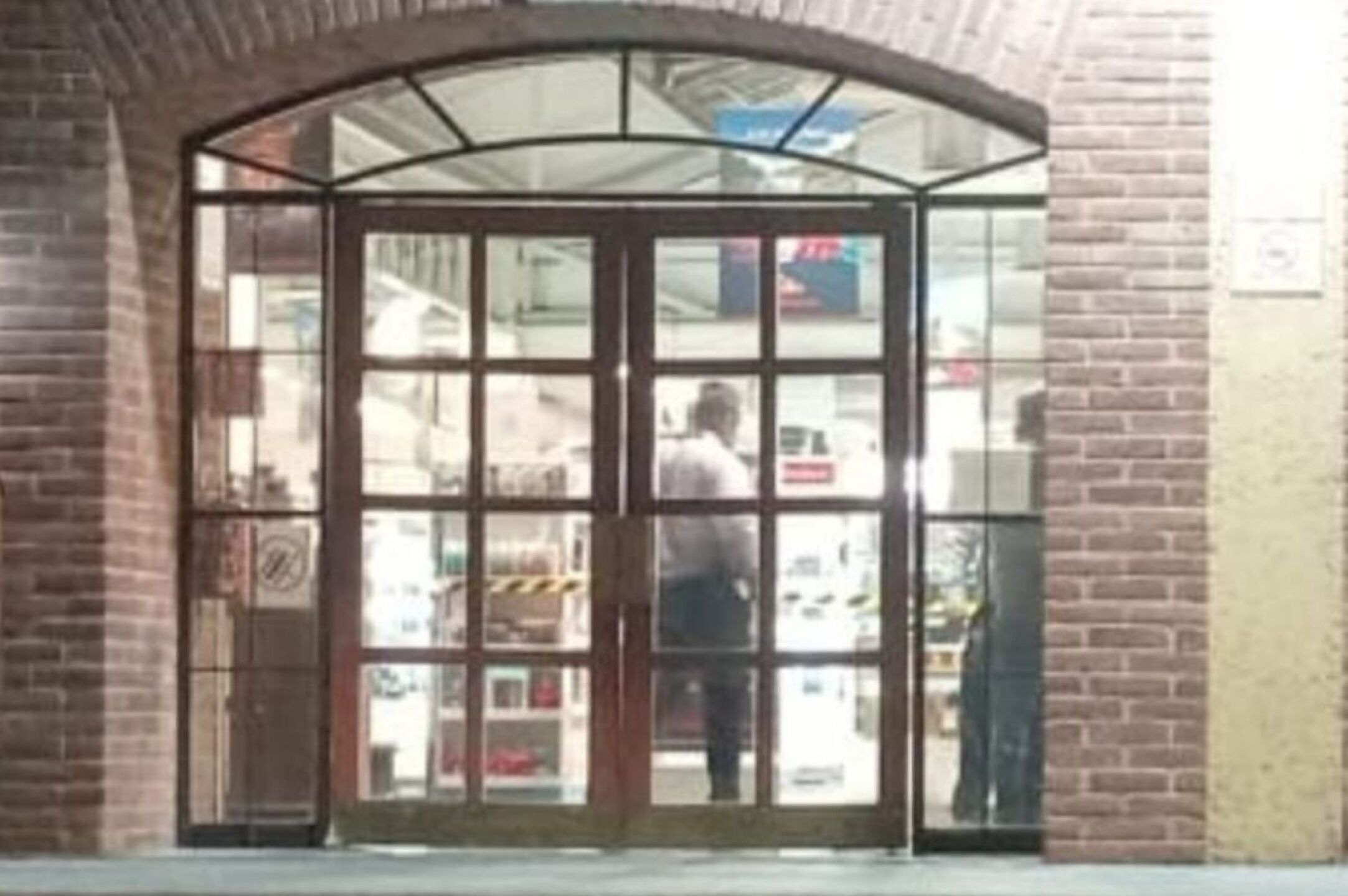 roban-sanborns-de-miguel-angel-de-quevedo-en-coyoacan-ladrones-disparan-y-se-llevan-relojes-de-lujo