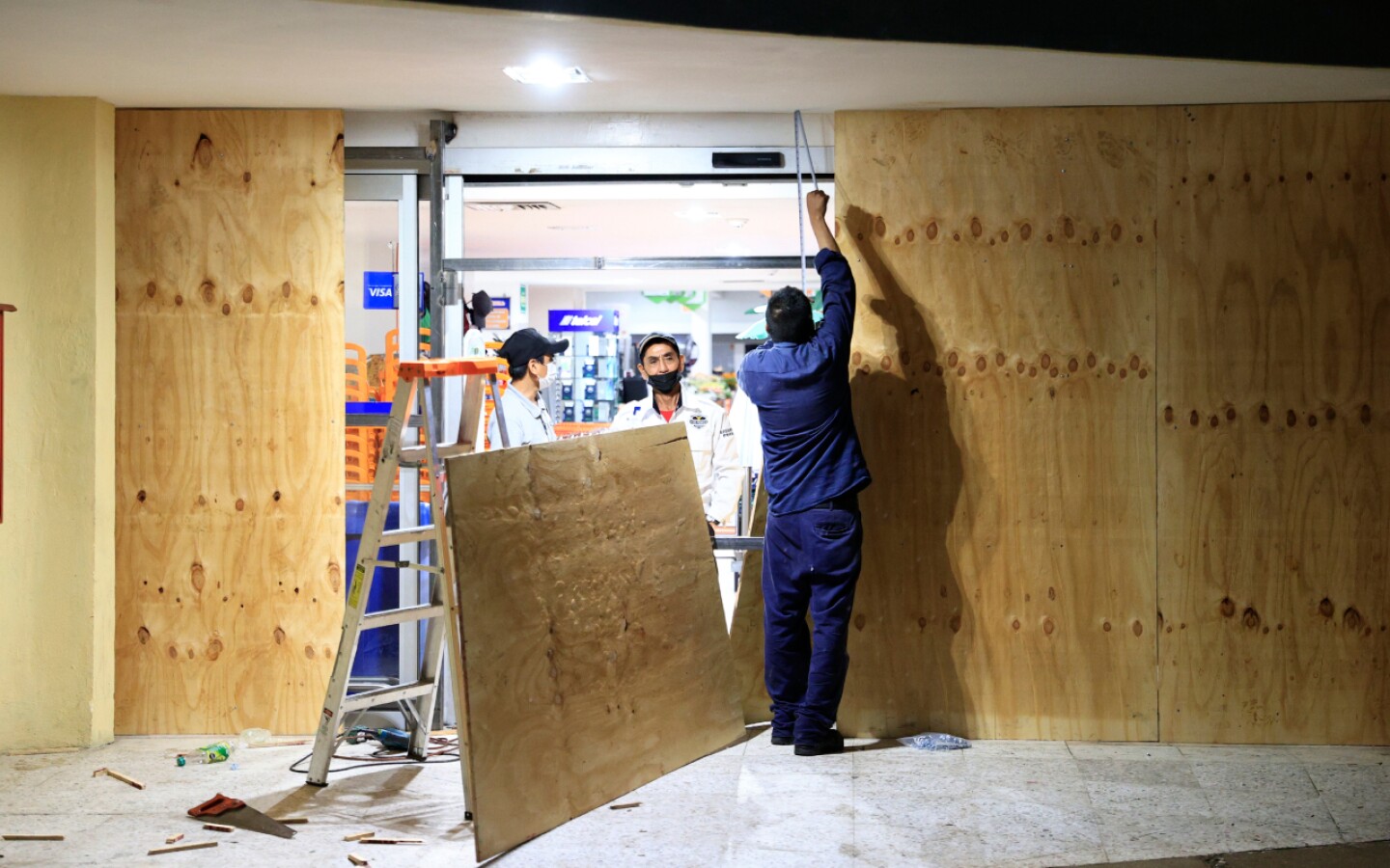 otis-huracan-categoria-2