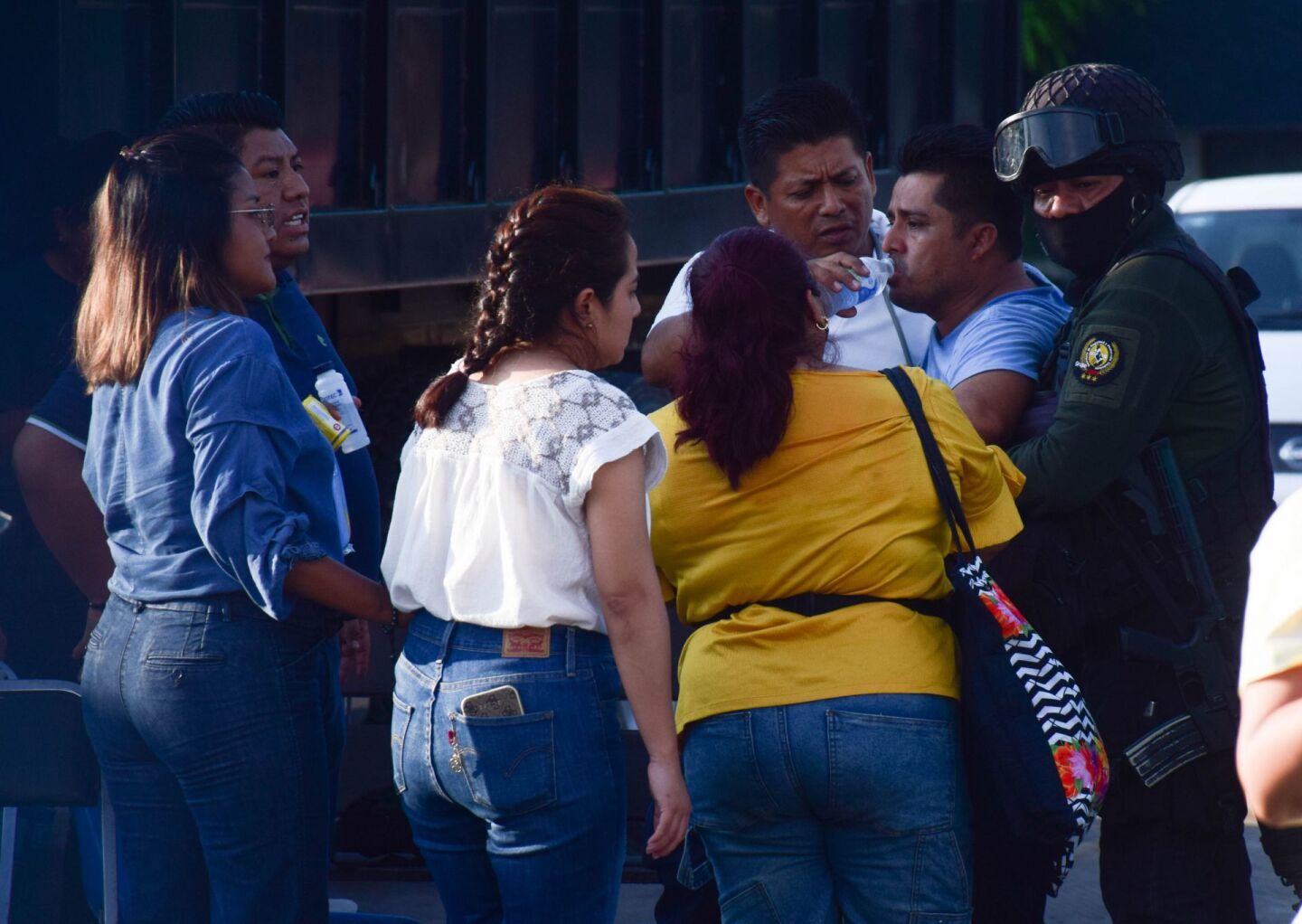 Los 16 trabajadores que habían sido secuestras en Chiapas fueron finalmente liberados en el Libramiento Sur de la entidad y por fin reunirse con sus familiares.
