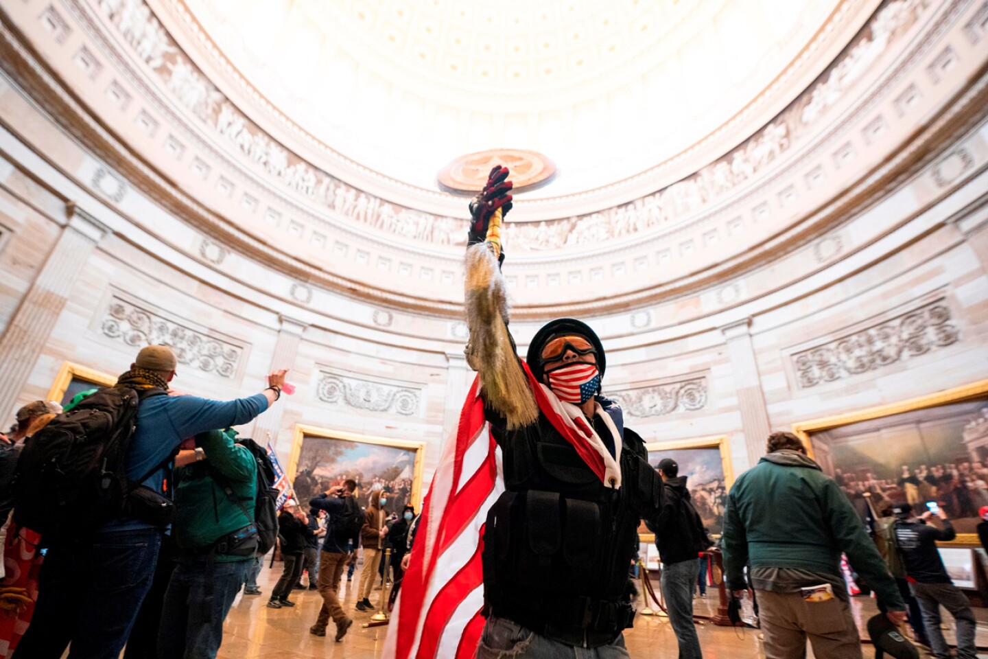Un herido de bala en el asalto de seguidores de Trump al Congreso de EE.UU.