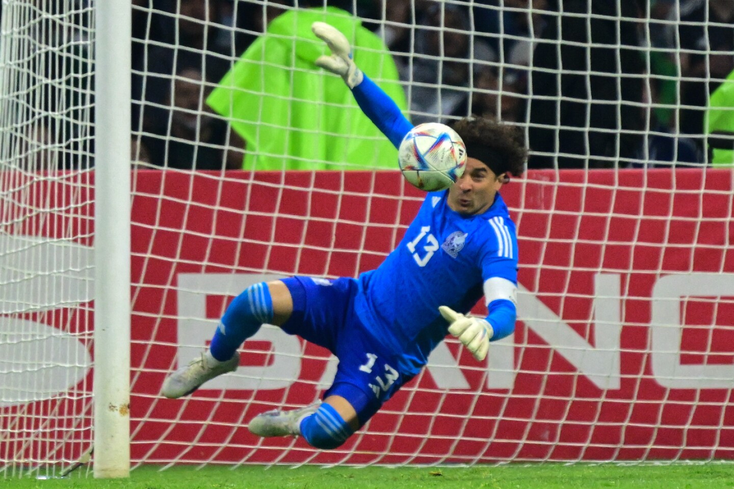 abucheos-a-memo-ochoa