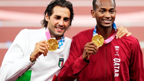 dos-atletas-reciben-oro