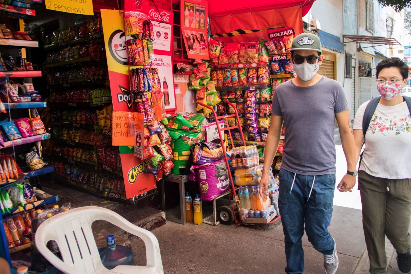 Tiendas en los barrios y colonias de la Capital, con sus ventas de productos y bebidas consideradas chatarra.