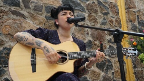 mon_laferte_visita_cereso_sonora
