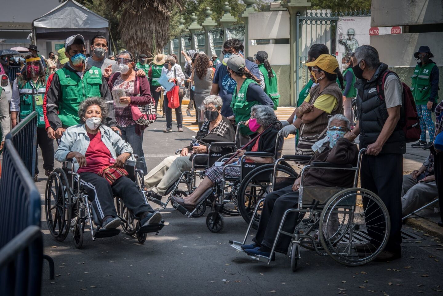 Sigue en marcha el último día de la jornada de vacunación contra Covid-19 para adultos mayores de 60 años en las sede: Antiguas Instalaciones de la Primera Región Militar de la alcaldía Venustiano Carranza.