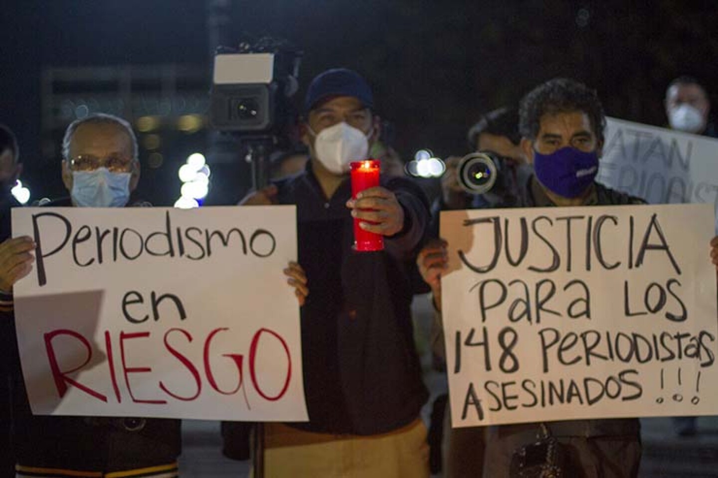 Periodistas en Monterrey, se reunieron en la Plaza de la Libertad de Expresión para sumarse a la protesta nacional en contra de la violencia y asesinatos contra periodistas en México.