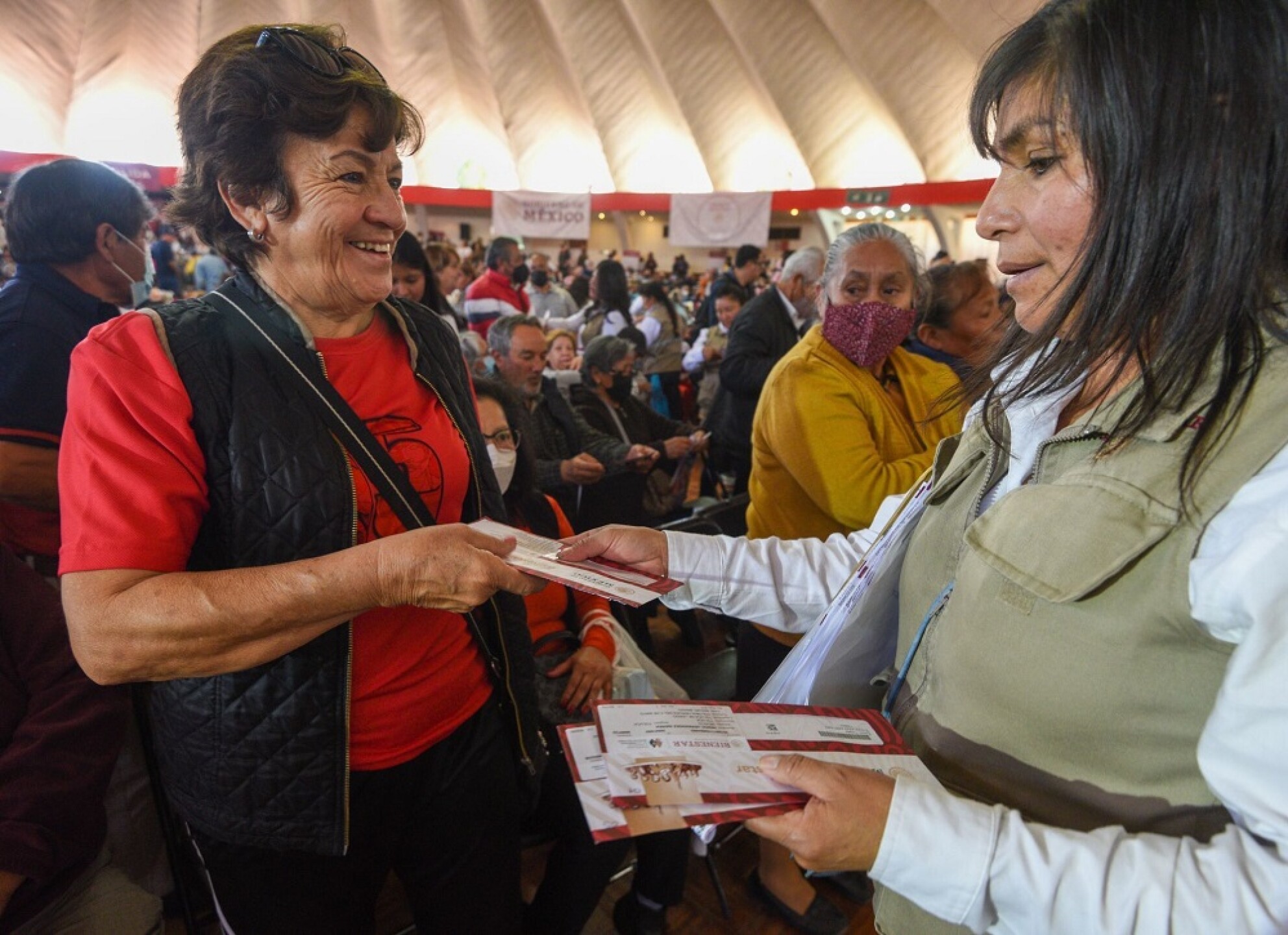 pensión para mujeres Entrega tarjetas Bienestar Adultos Mayores -4.jpg