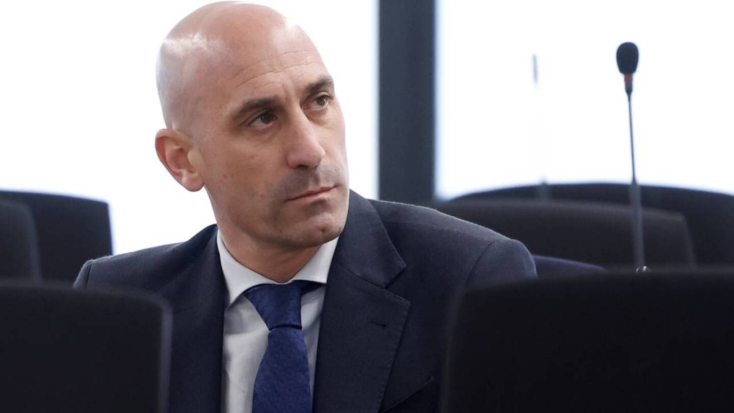 luis rubiales vs jenni hermoso.jpg