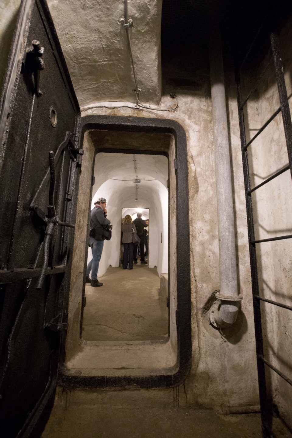 Italy-Mussolini-Wine-_Sald-2