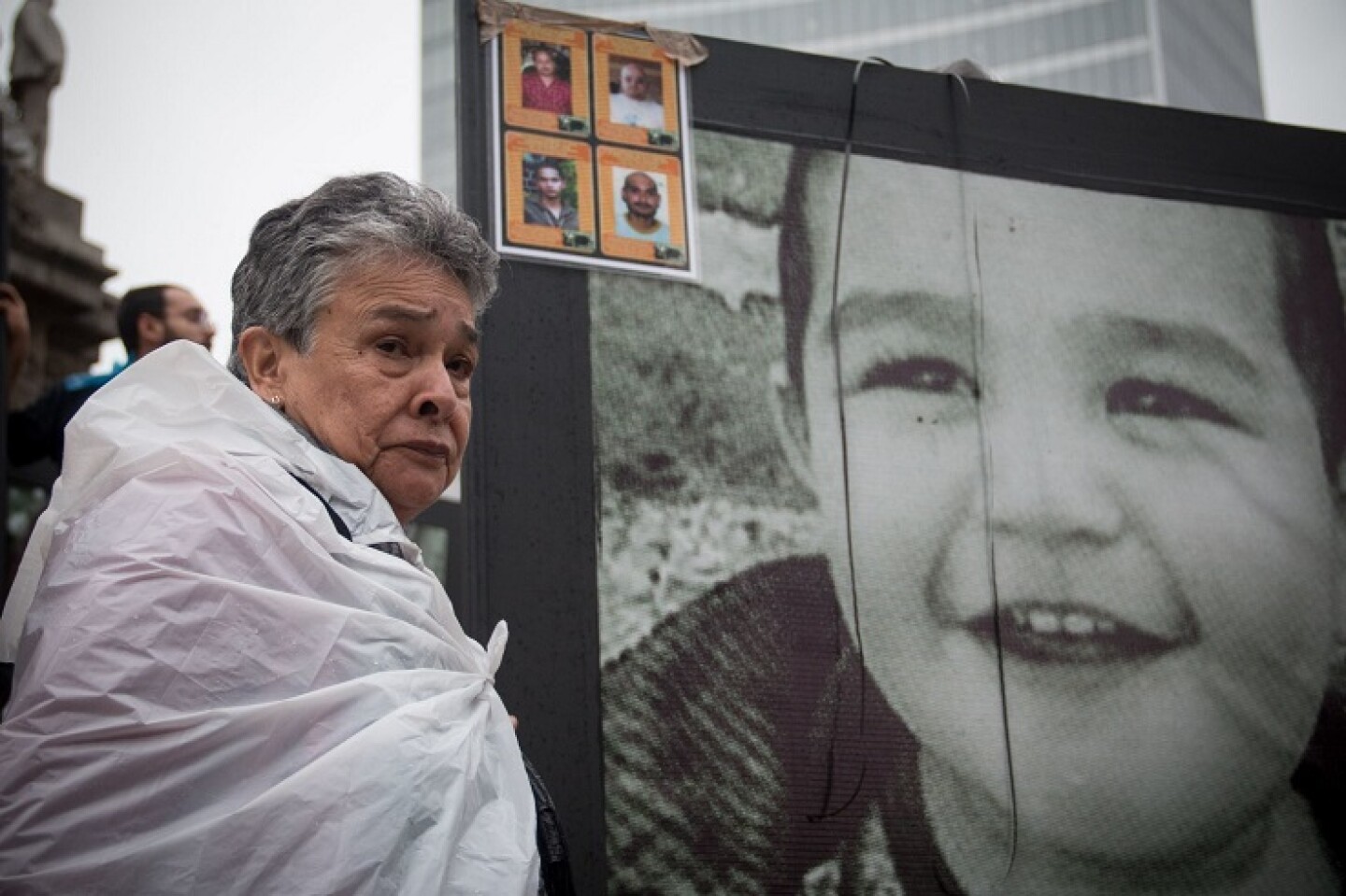 CIUDAD DE MÉXICO, 05JUNIO2019.- En memoria de los niños fallecidos y heridos en el incendio de la Guardería ABC que ocurrió el 5 de junio de 2009 en Hermosillo, Sonora, madres y padres y familiares marcharon desde el Ángel de la Independencia hasta el Zócalo Capitalino para exigir castigo a los culpables por el incendio.FOTO: ANDREA MURCIA /CUARTOSCURO.COM