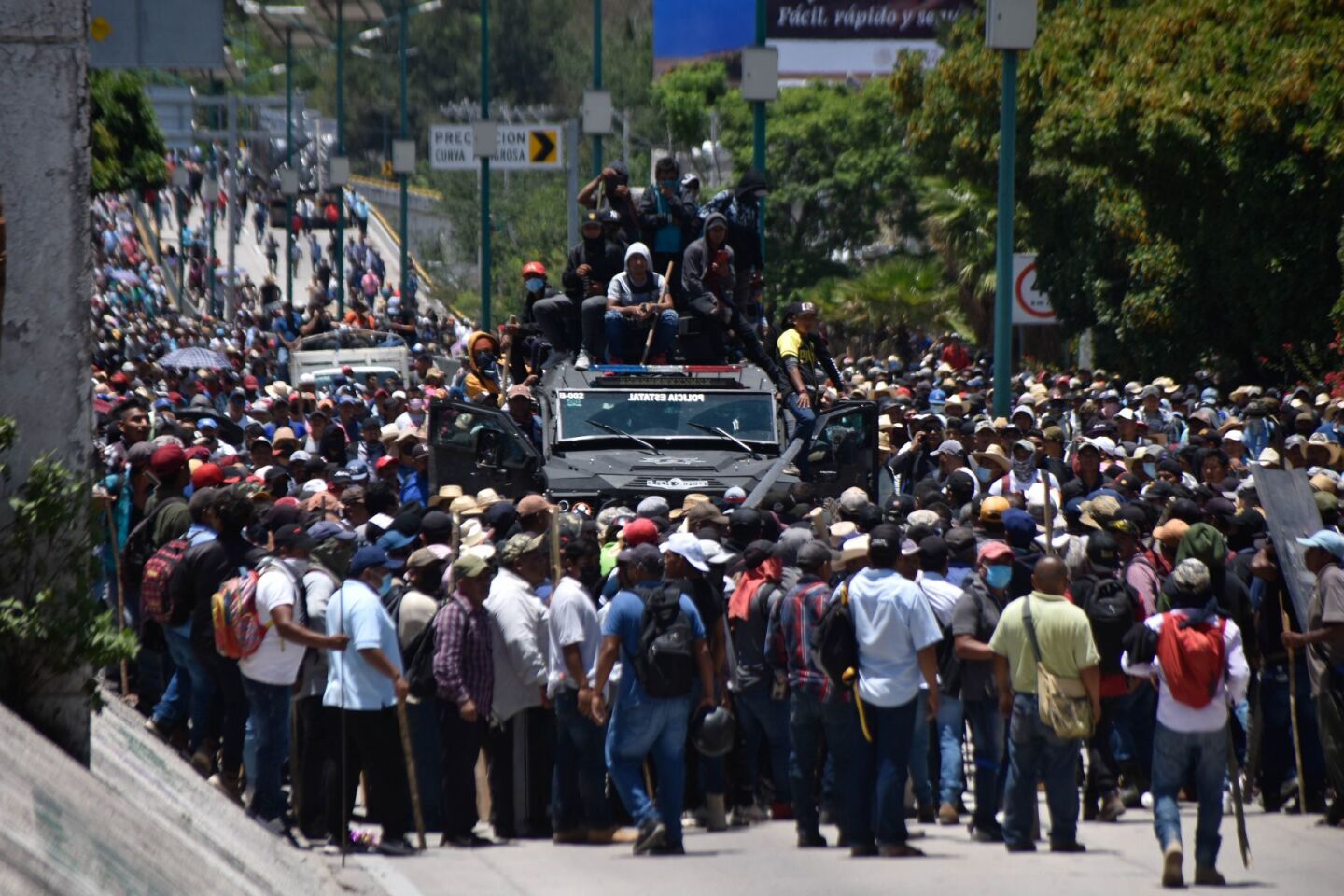 policías y funcionarios de Guerrero