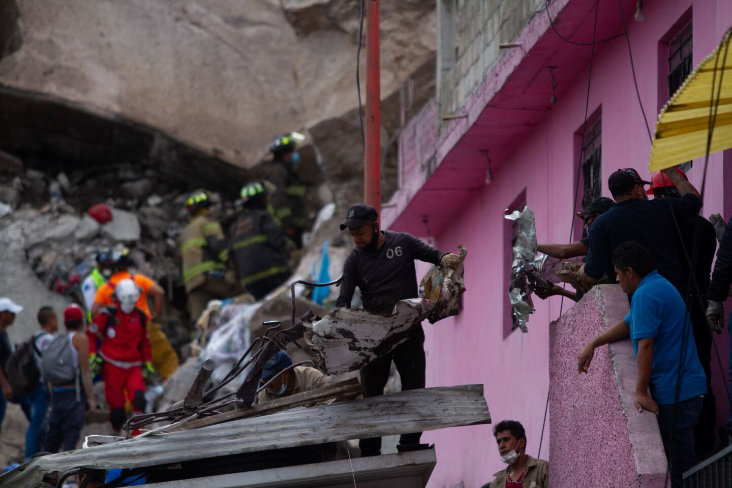 Tras derrumbe en Chiquihuite, vecinos advierten por otro desplome